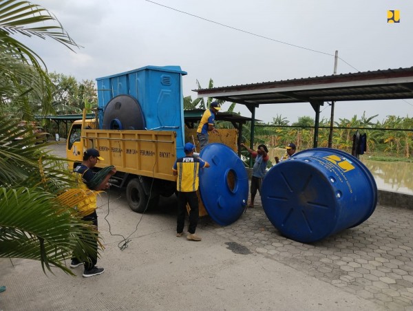 Kementerian PUPR Kirim Bantuan Sarpras Sanitasi ke Lokasi Banjir Kudus