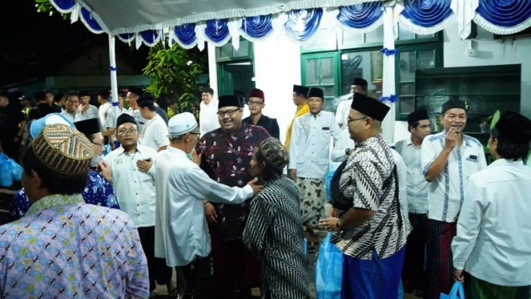 Haul ke-19, Mengenang Kecintaan Almaghfurlah KH Cholil Bisri kepada Santri