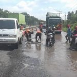 Jalan Berlubang Ancam Keselamatan Pengendara di Jalur Pantura Demak