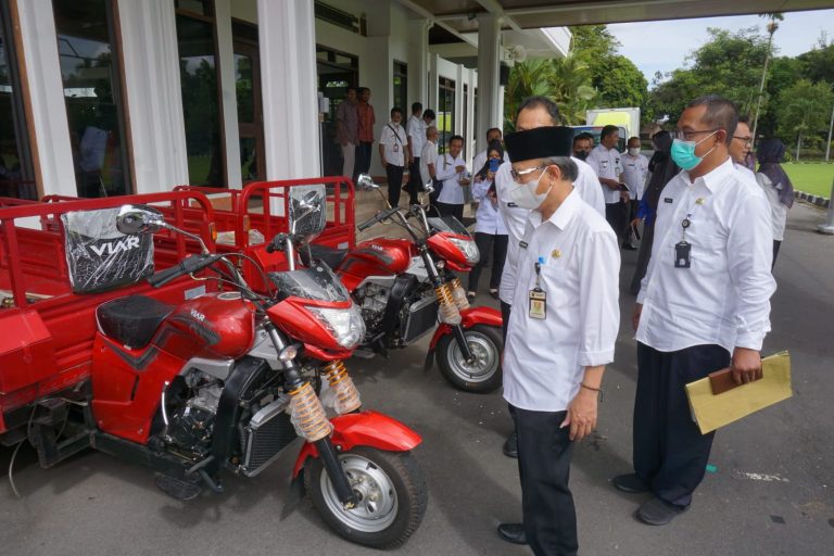 Dari DBHCHT, Pemkab Magelang Beri Bantuan Alsintan Pada 77 Kelompok Tani