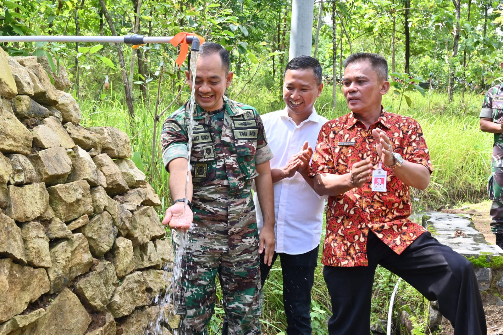 Dandim 0726/Sukoharjo Serahkan Sumur Bor untuk Warga Dukuh Tritis