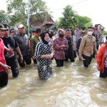 Tidak Kunjung Surut, Mensos Tinjau Banjir di Kabupaten Pati