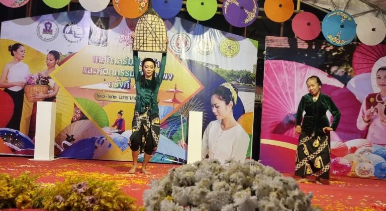 Wonosobo Kenalkan Bundengan dan Topeng Lengger dalam Borsang Umbrella Festival di Chiang Mai