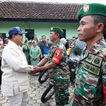 Beri Motor dan Alat Komunikasi Babinsa, Menhan Prabowo: Nanti Presiden Bisa Cek Langsung Kalian