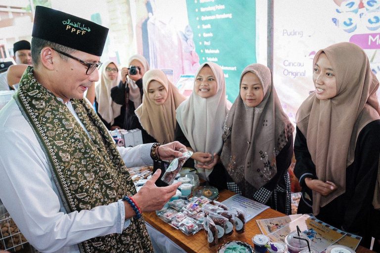 Menparekraf Apresiasi Ponpes Fadhlul Fadhlan Kembangkan UMKM Ekraf
