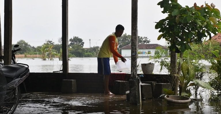 Pemukiman Mulai Mengering, Warga Prampelan Tinggalkan Posko Pengungsian