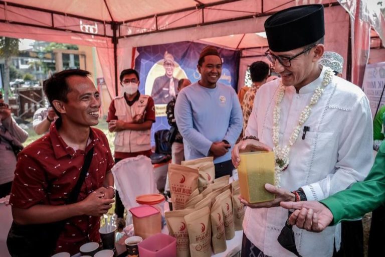 Menparekraf Dorong Para Santri Kembangkan Potensi Wisata di Bondowoso