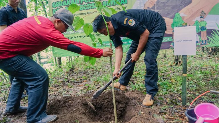 Tingkatkan Kualitas Oksigen, Bupati Tanam Ribuan Bibit Pohon