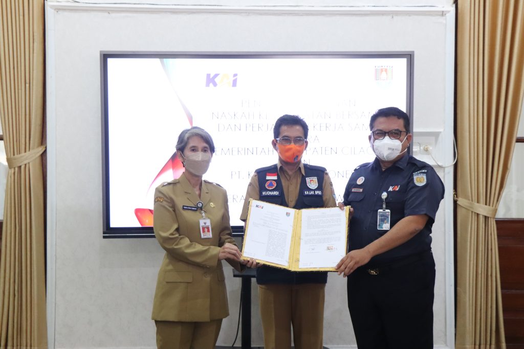 PJ Bupati Cilacap Tandatangani Kesepakatan Bersama dengan PT KAI DAOP 5 Purwokerto