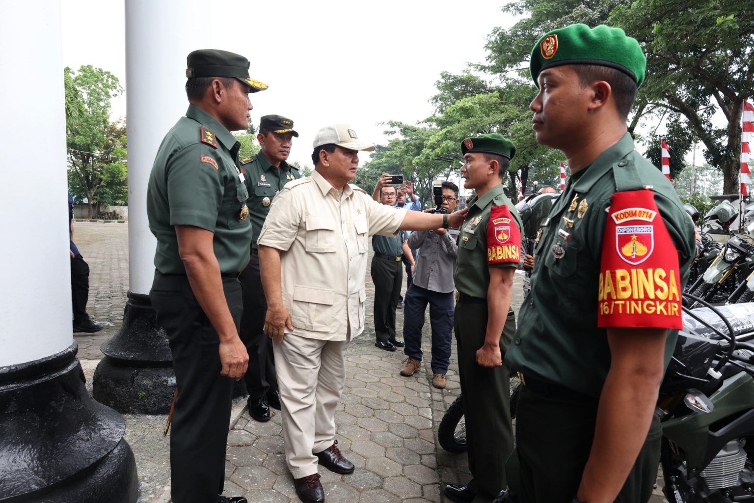 Menhan Prabowo Lanjutkan Penyerahan Sepeda Motor ke Babinsa