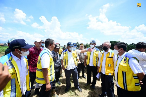 Tinjau Banjir di Pantura Jateng, Menteri Basuki Programkan Sistem Penanganan Banjir Terintegrasi