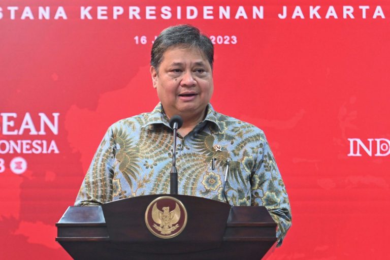 Transisi Penanganan Covid-19, Airlangga: Satgas dan Vaksinasi Booster Tetap Berjalan
