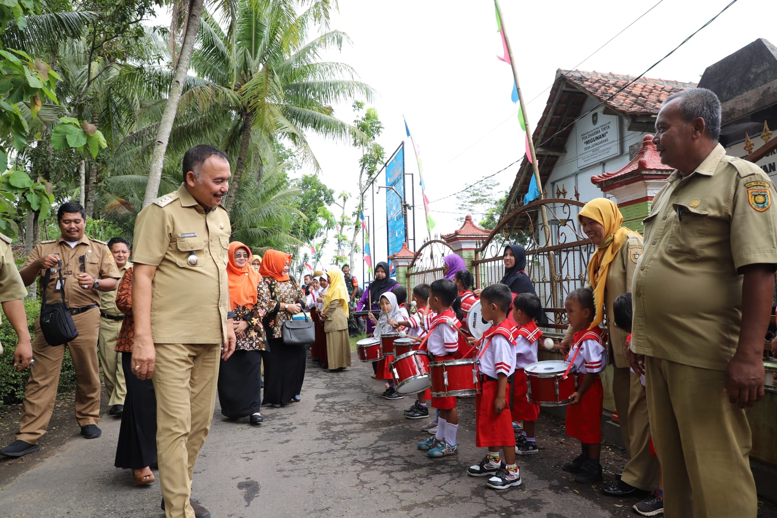 Jadi Pemicu Banjir, Gubernur Perintahkan Kades Patroli Tanggul