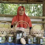 Ibad, Perempuan yang Sukses Bangun Usaha Kerupuk Daun Bambu