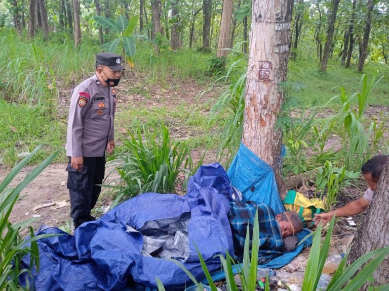 Tinggal di Hutan, Tunawisma Dievakuasi Polsek Grobogan