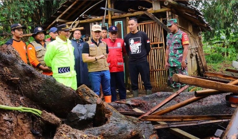 Awal Tahun 2023, Bupati Hartopo Door to Door Kunjungi Korban Bencana