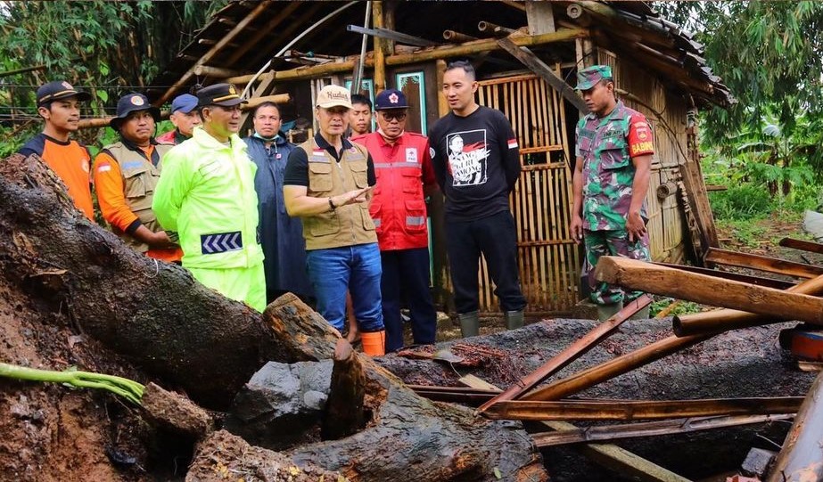 Awal Tahun 2023, Bupati Hartopo Door to Door Kunjungi Korban Bencana