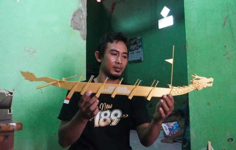 Miniatur Perahu Naga, Kini jadi Souvenir Khas Batang
