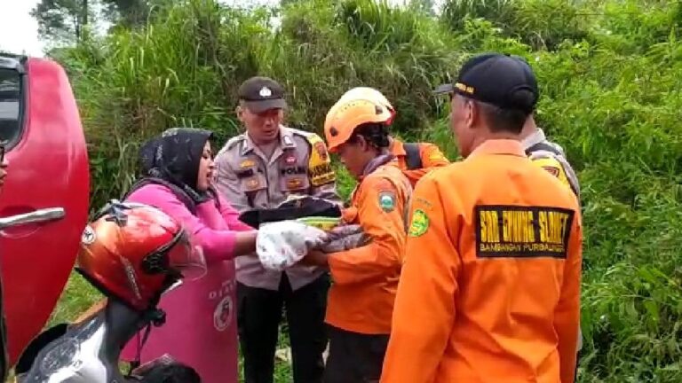 Polsek Karangreja Bantu Evakuasi Perempuan Melahirkan di Pos 3 Pendakian Gunung Slamet