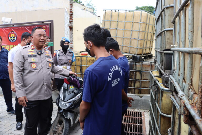 Tiga Penimbun BBM Bersubsidi Ditangkap, Polisi Sita 1.300 Liter Solar