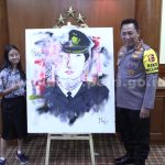 Kapolri dapat Lukisan dari Remaja Disabilitas
