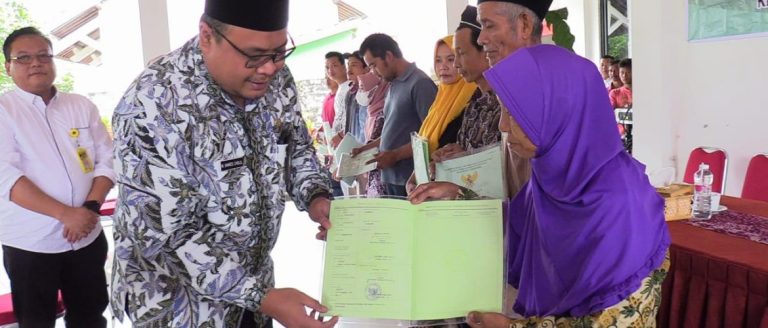 Gus Wabup, Serahkan 500 Sertifikat untuk Warga Desa Tegaldowo