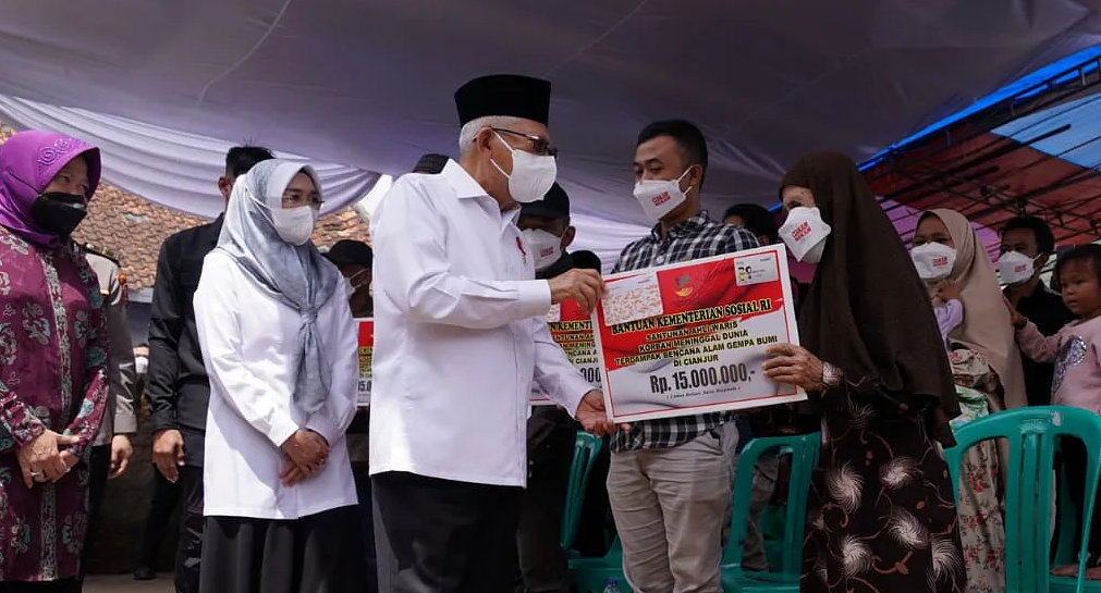 Kunjungi Ponpes Al-Bahjah Cianjur, Wapres Serahkan Bantuan