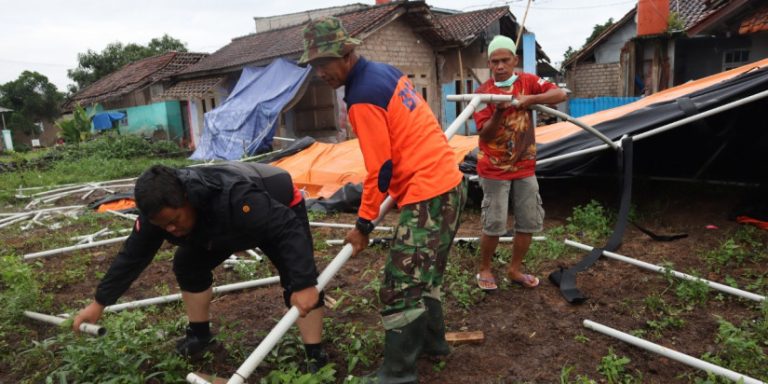 Cegah Rusak, BNPB Imbau Warga Koordinasi Ketika Bongkar Pasang Tenda Darurat