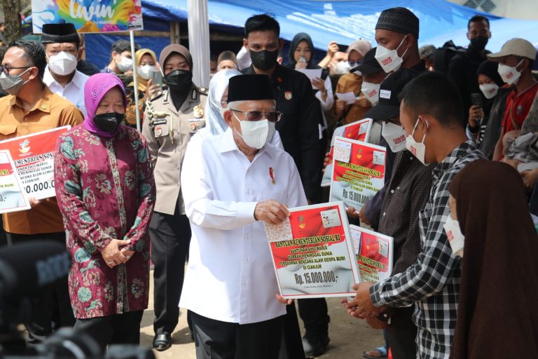 Dampingi Wapres, Mensos Saksikan Penyaluran Santunan 478 Korban Gempa Cianjur