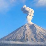 Semeru 2 Kali Erupsi, Warga Diminta Tak Beraktivitas di Radius 5 Km