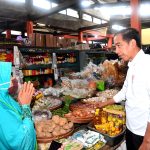 Presiden Jokowi Tinjau Aktivitas Pasar Sentul, Temui Harga Beras Naik