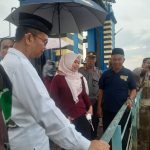Debit Air Meninggi, Bupati Eisti'anah Tinjau Waduk Wilalung