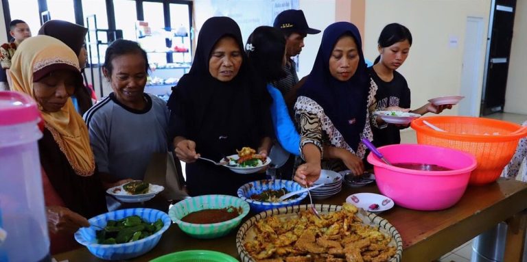 Pastikan Kebutuhan Terpenuhi, Bupati Sambangi 4 Posko Pengungsi Korban Banjir