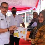Bangkitkan Sektor Perekonomian, Pemkab Serahkan Bantuan Peralatan untuk UMKM