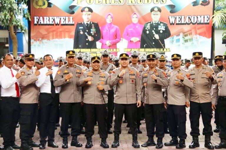 Farewell Parade dan Pedang Pora Sambut Peralihan Jabatan Kapolres Kudus 