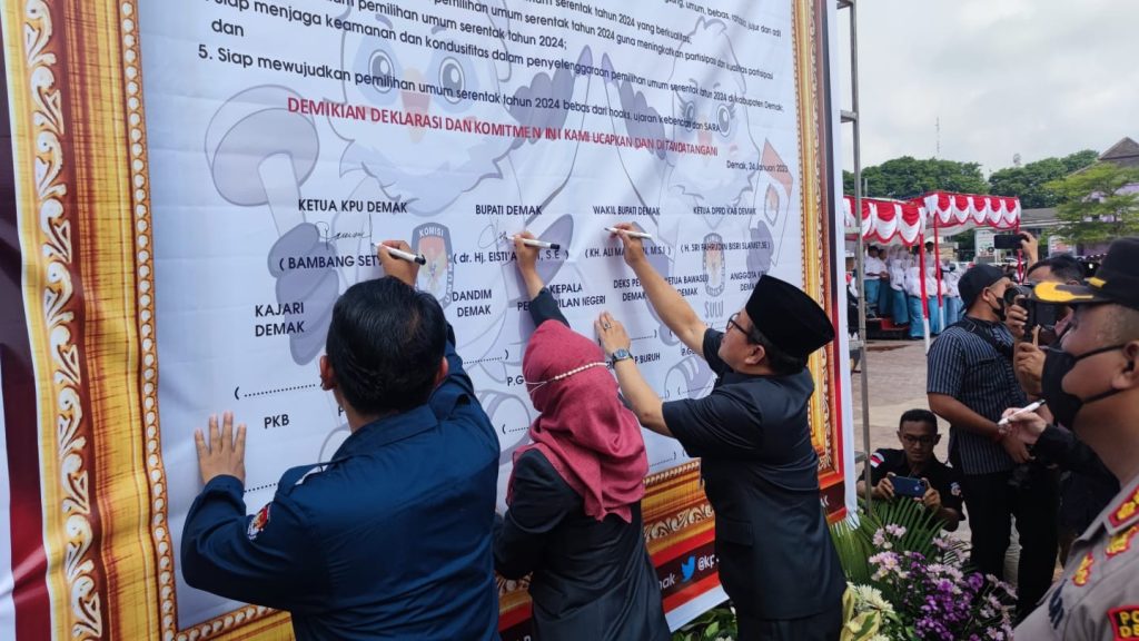 Bupati Tandatangan Deklarasi dan Komitmen Penyelenggaraan Pemilu 2024