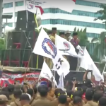 Giliran Puluhan Ribu Perangkat Desa Gelar Aksi di Depan Gedung DPR RI
