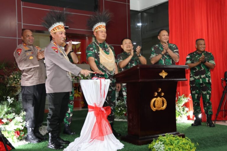 Kapolri Bersama Panglima TNI Resmikan Mako Polda Papua Baru