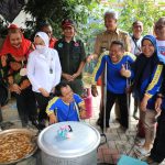 Pantau Banjir, Kepala BNPB dan BMKG Diajak Ganjar Kunjungi Dapur Umum dan Stasiun Tawang