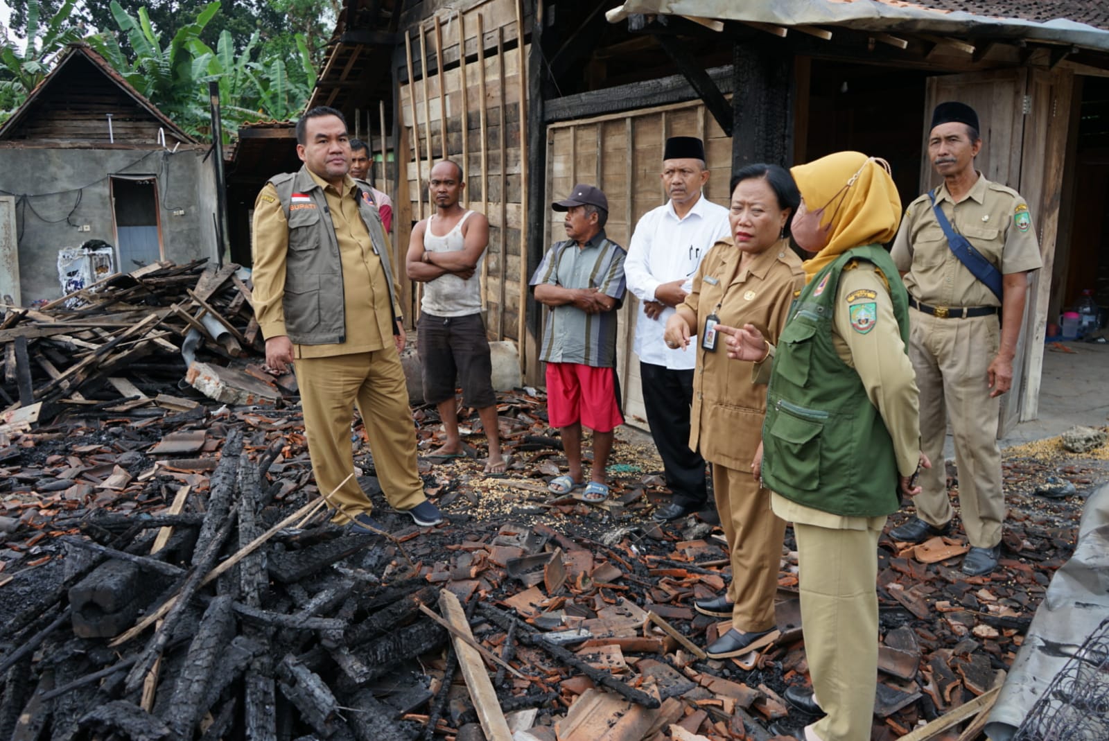 Datangi Tiga KK Korban Kebakaran di Desa Jepangrejo, Bupati Ulurkan Bantuan