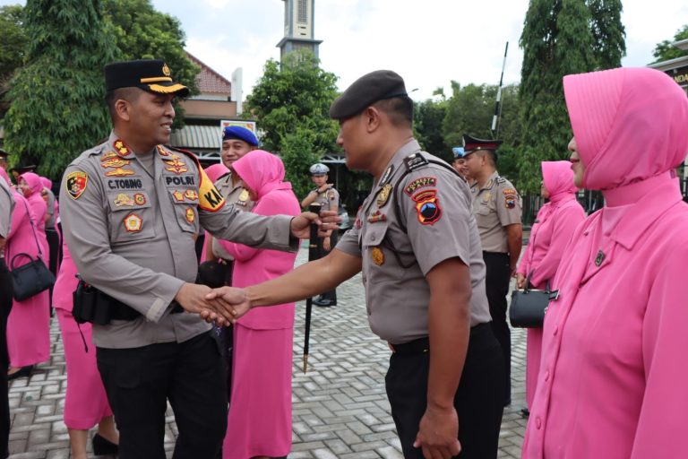 Sebanyak 17 Perwira dan 54 Bintara Polresta Pati Mendapat Kenaikan Pangkat