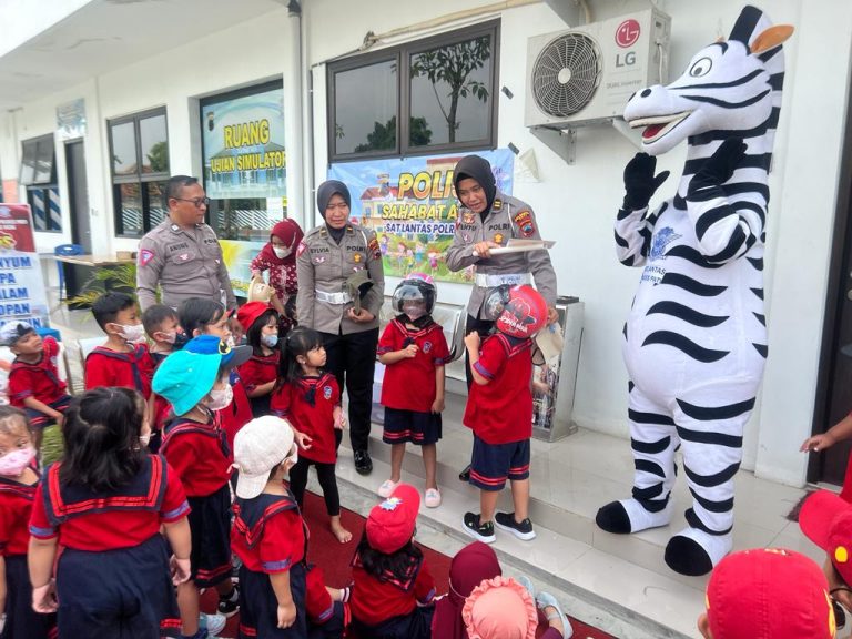 Tawa Riang Murid PAUD Bintang Kecil Warnai Sat Lantas Polresta Pati