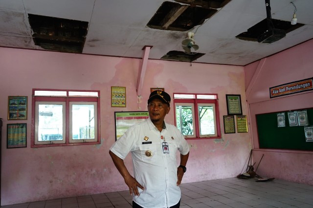 Ruangan SDN Kebonsawah 1 Rusak, Siswa Belajar di Luar Kelas, Pj Bupati Pati: Segera Tangani!