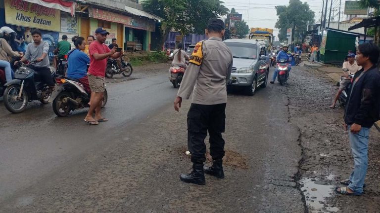 Seorang Pengendara Motor Tewas Terlindas Bus