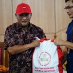 Staf Kepresidenan Kirim 1.000 Paket Sembako ke Warga Terdampak Banjir di Jakenan Pati