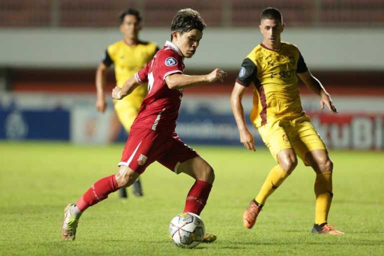Laga Persis Solo lawan Persikabo 1973 di Stadion Maguwoharjo Sleman, kemarin malam. (Foto: dok Media Persis)