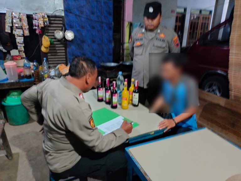 Polsek Margorejo Sikat Warung Jual Miras Ilegal
