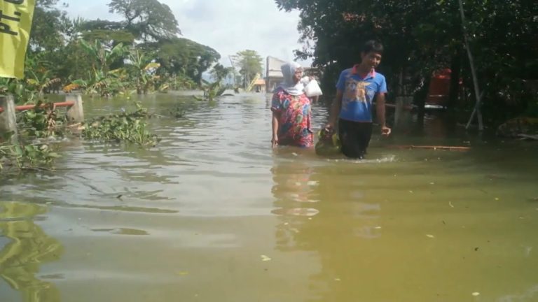 Banjir Satu Meter Rendam Desa Getasrejo, Warga Nekat Bertahan di Rumah
