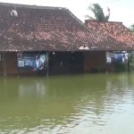 Warga Desa Kronggen Terdampak Banjir Mulai Kesulitan Air Bersih
