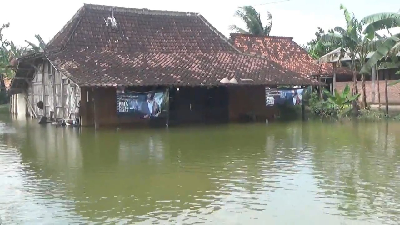 Warga Desa Kronggen Terdampak Banjir Mulai Kesulitan Air Bersih